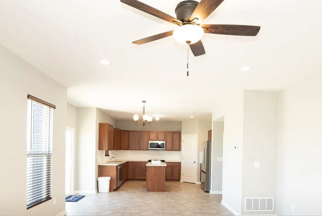 Photo - 1549 Marie Way