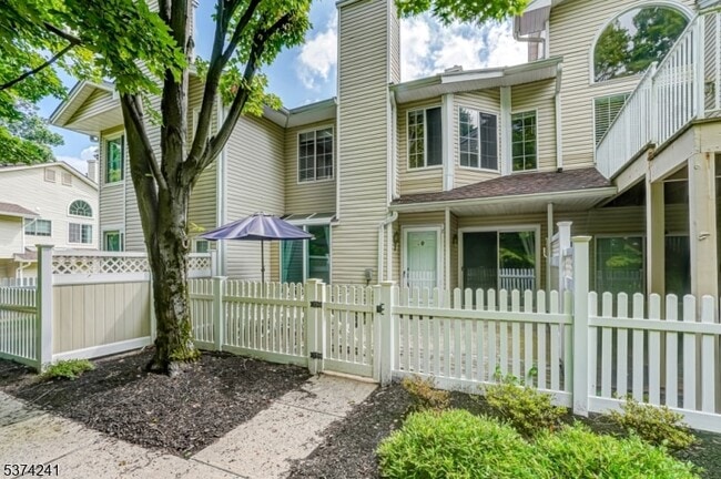 Building Photo - 7 Sussex Ct Rental