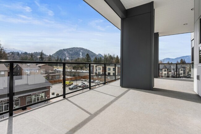 Photo - 5545-5545 Vedder Rd