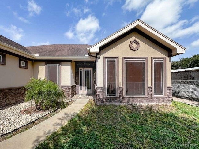 Building Photo - 16 Valencia Dr