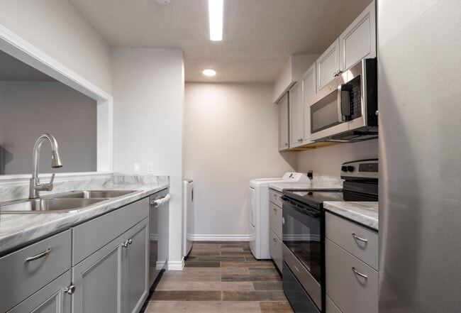 Building Photo - 1516 Bay Area Blvd Unit E10 Rental