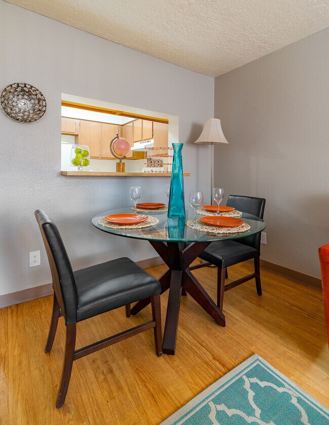 Candlelight Square Apartments For Rent in Albuquerque, NM