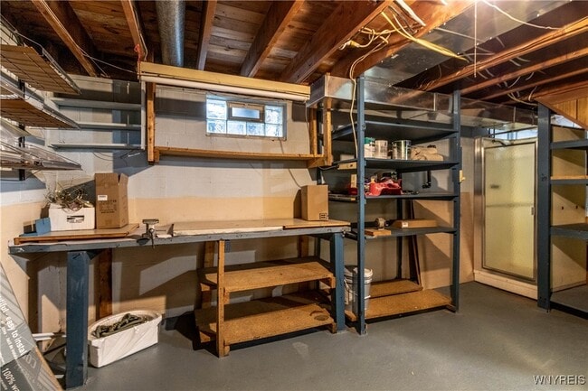 Building Photo - 194 Boncroft Dr