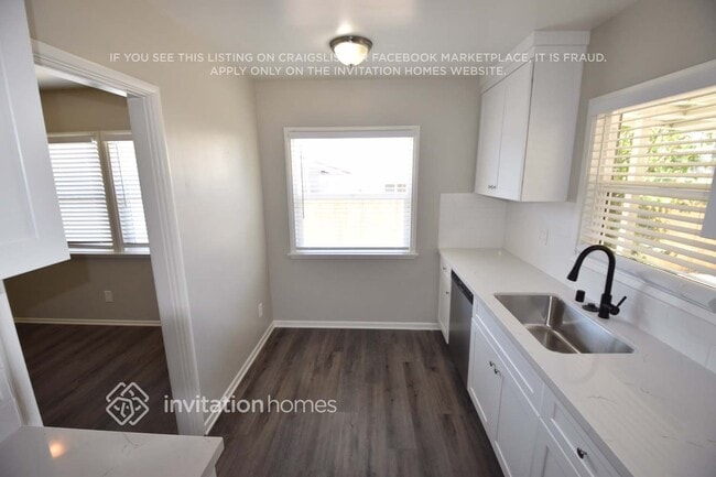 Photo - 3216 Knoll Way