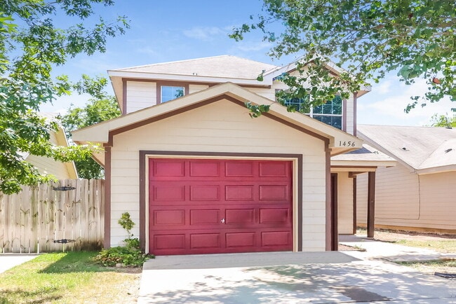 Photo - 1456 Pine Ln