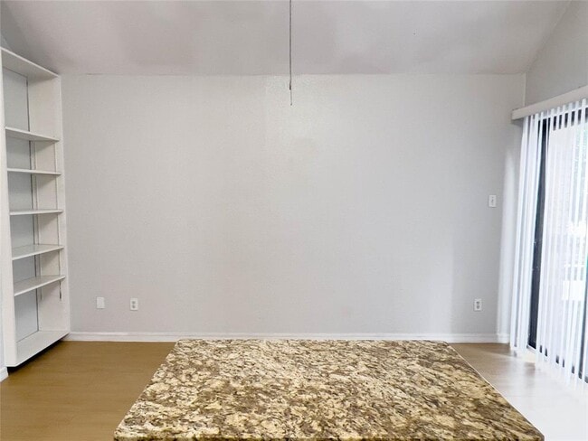 Photo - 513 S Park Dr Unit 302