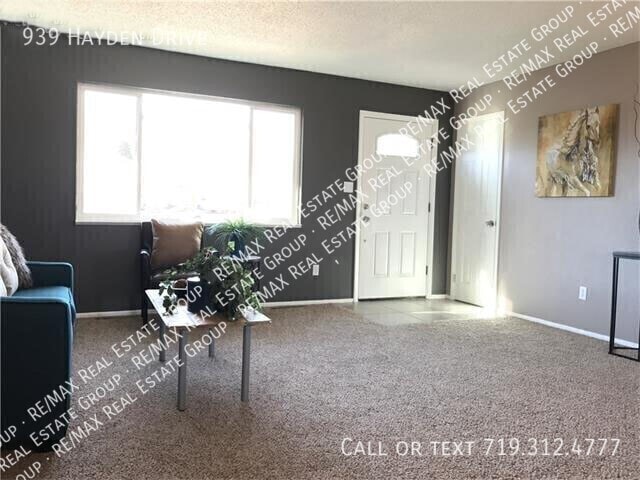 Photo - 939 Hayden Dr
