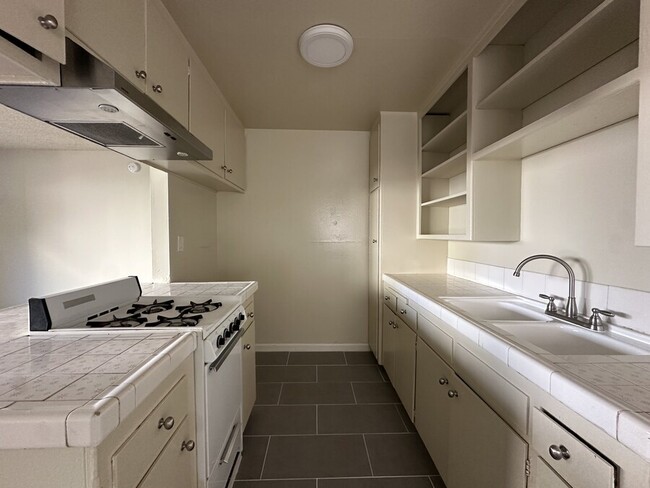 Building Photo - 1831 Grant Ave Unit 4