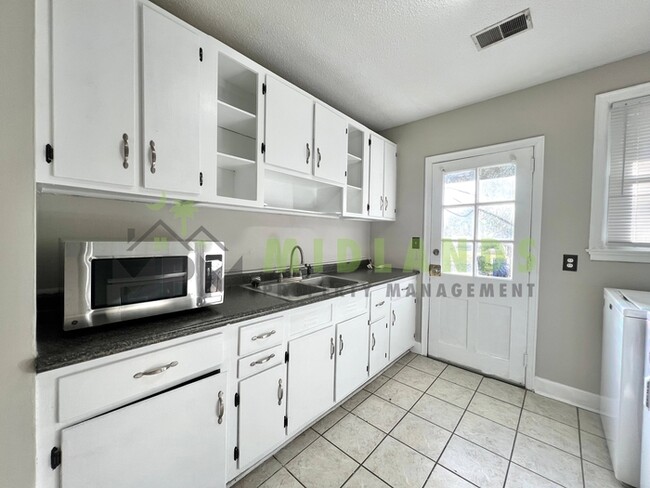 Photo - 4559 Oxford Rd