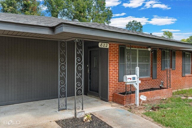 Photo - 822 E River Rd