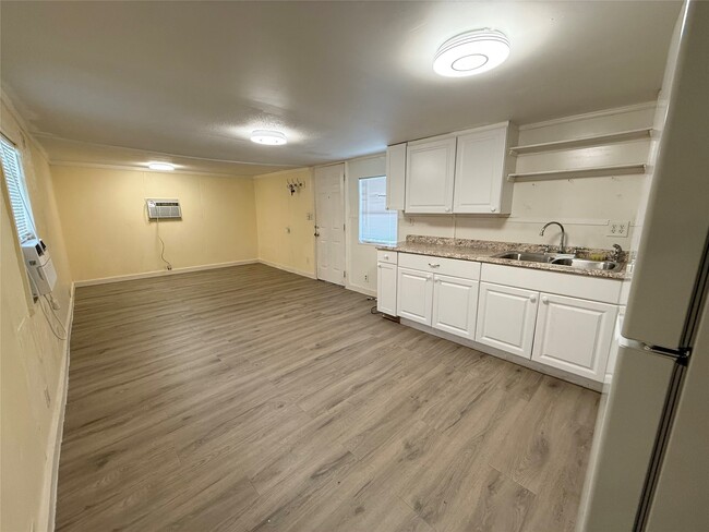 Photo - 4201 Darby St Unit 2