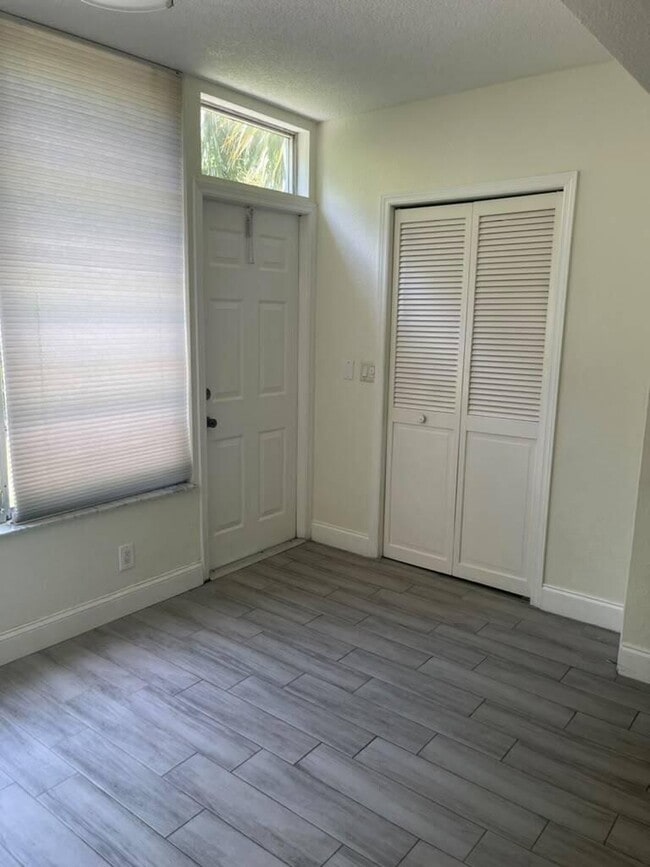 Photo - 2820 SW 22nd Ave Unit 211