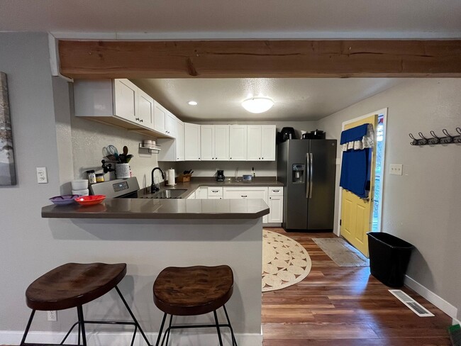 Building Photo - 1423 Karluk Street Unit A