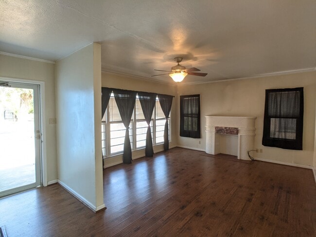 Photo - 1428 Axtell St