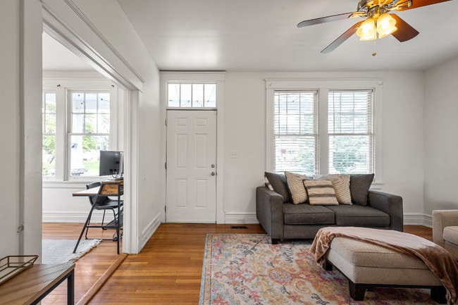 Photo - 2928 Hawthorne Ave