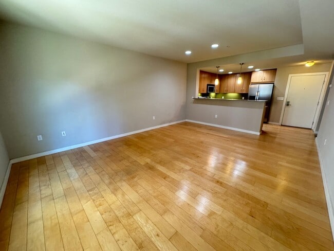 Building Photo - 1BED/1BATH CONDO AVAILABLE FOR RENT NEAR LAKE MERRIT IN  DOWNTOWN OAKLAND, CA!!!