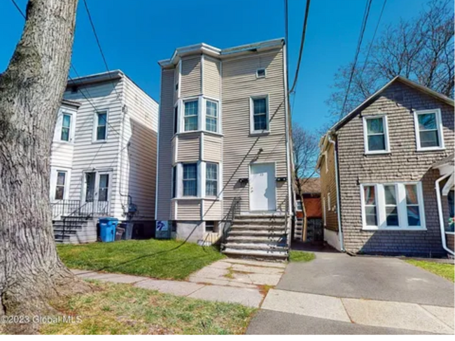 Building Photo - 23 Bonheim St Unit 2