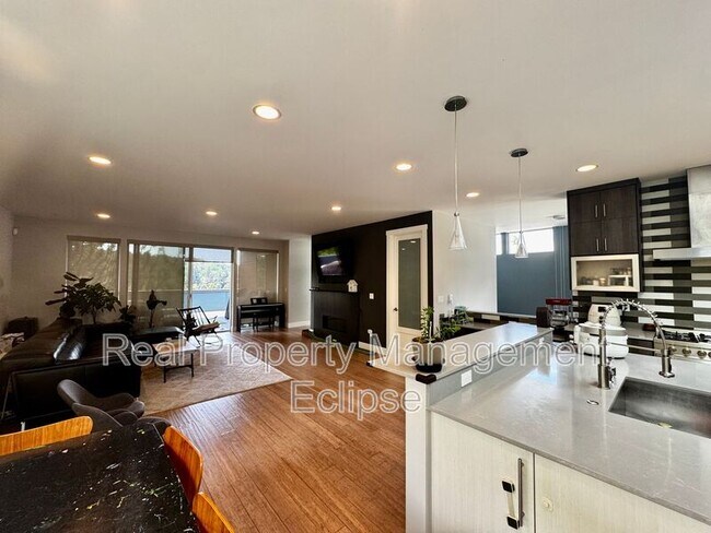 Photo - 5034 Puget Blvd SW