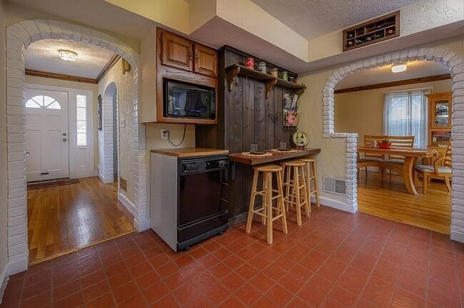 Photo - 6 W Hawley St