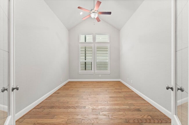 Photo - 40 Venetia Grove Dr