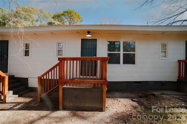 Photo - 5113 Higgins St