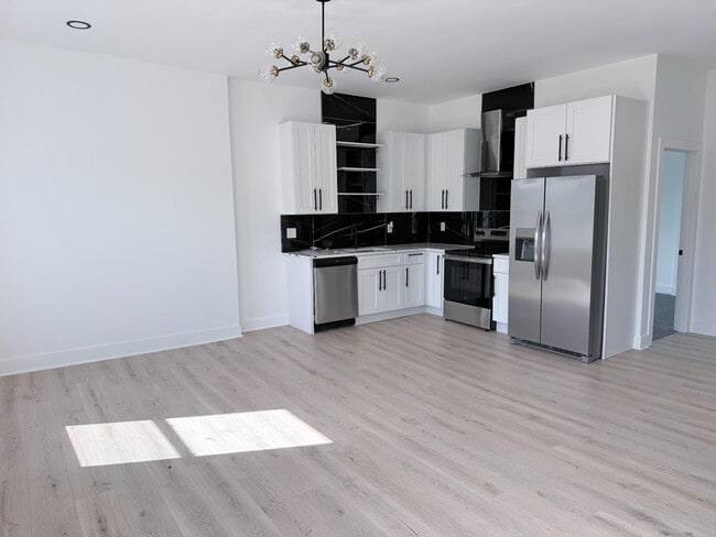 Photo - 828 E Main St