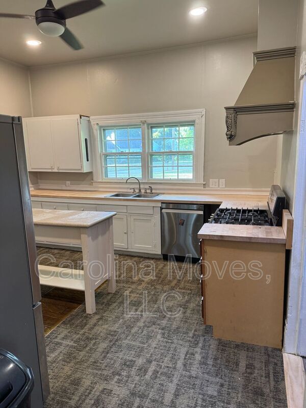 Photo - 200 Pelham St
