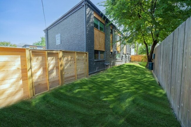 Building Photo - 2703 Mason St Unit 2BD