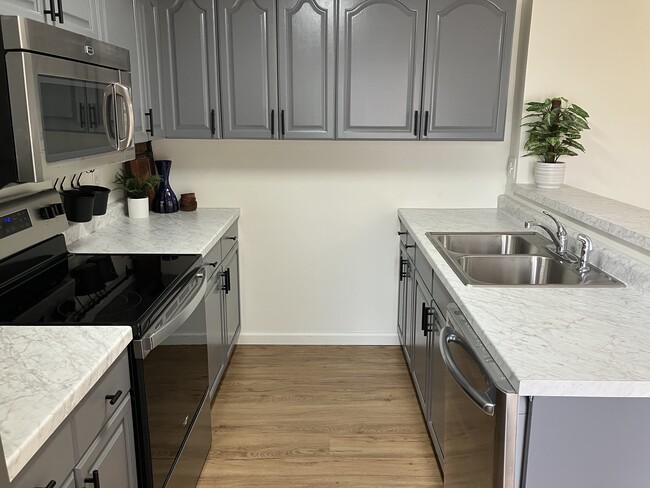 Photo - 7948 Thistlewood Ct