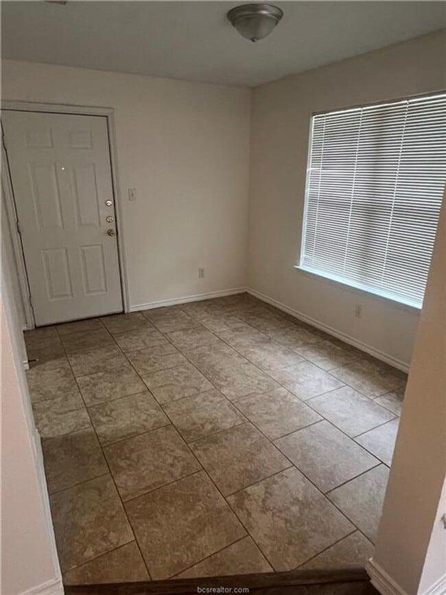 Photo - 3 Bed, 3 Bath Duplex in College Station