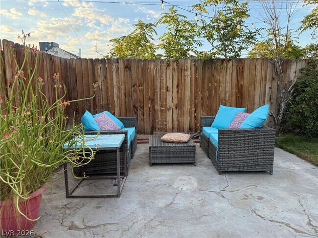 Photo - 1037 Bracken Ave