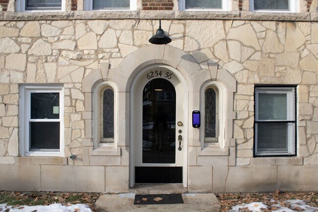 Photo - 6254 N Whipple St Unit G