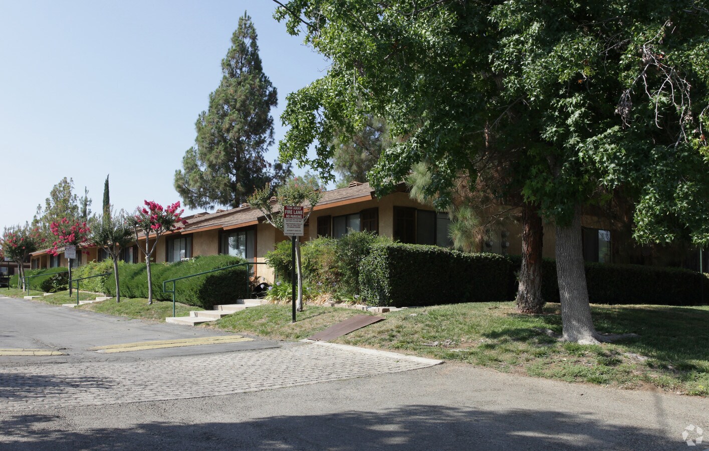 Photo - 10331 Gramercy Pl Apartments