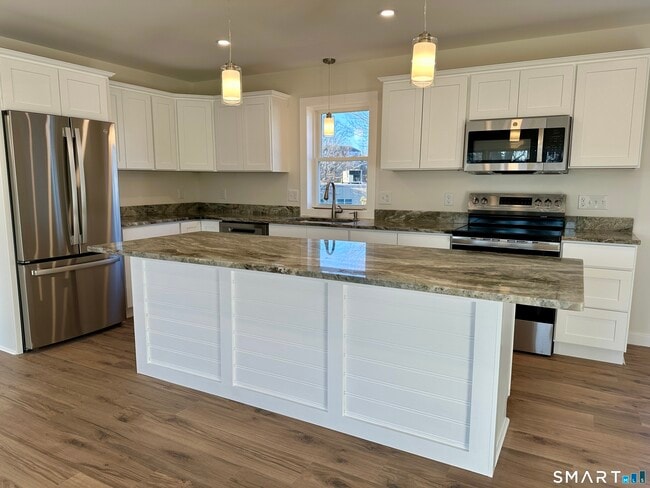 Building Photo - 48 Cedar St Unit D