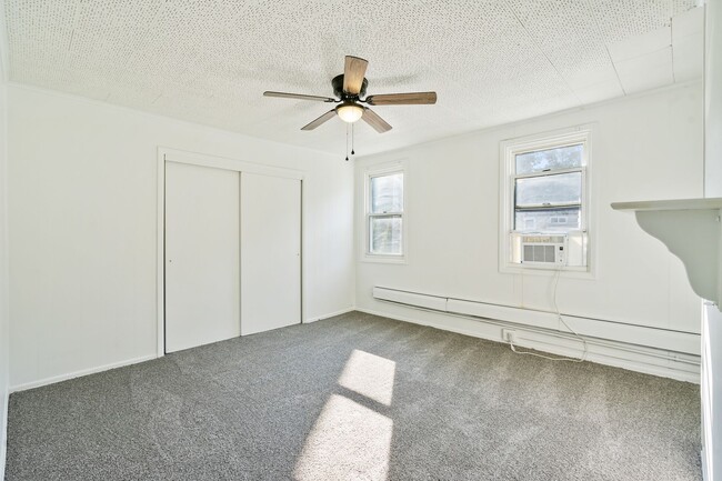 Photo - 2 bed 1 bath - newly updated, convenient location, washer/dryer/dishwasher