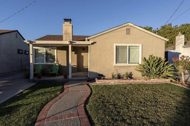 Photo - 1915 Washington St