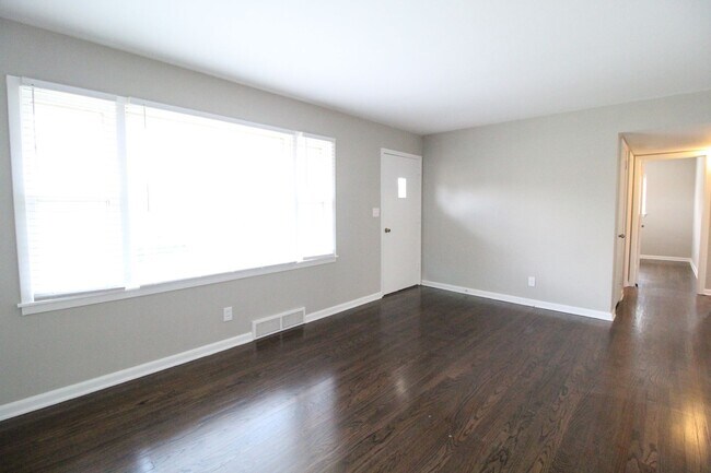 Photo - 3 Bedroom 1 Bath Home In Overland Park