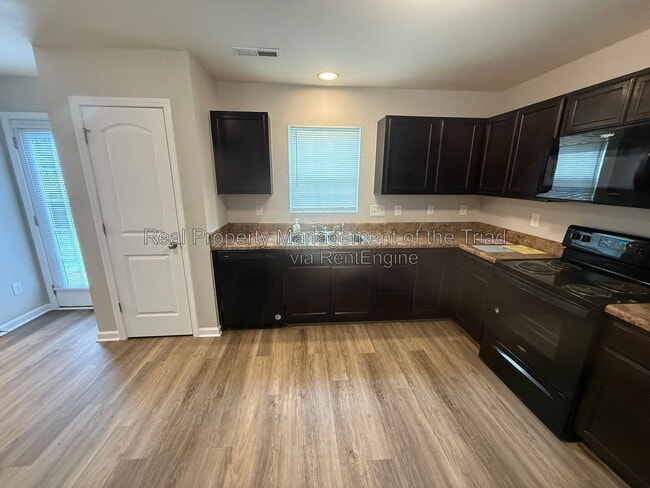 Photo - 1207 Willard St