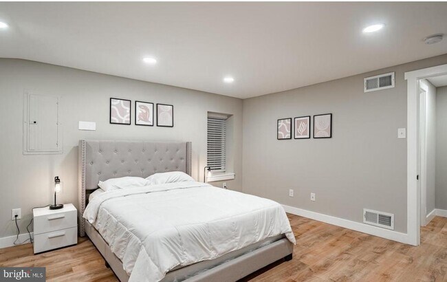 Photo - 221 W 6th St Unit 2