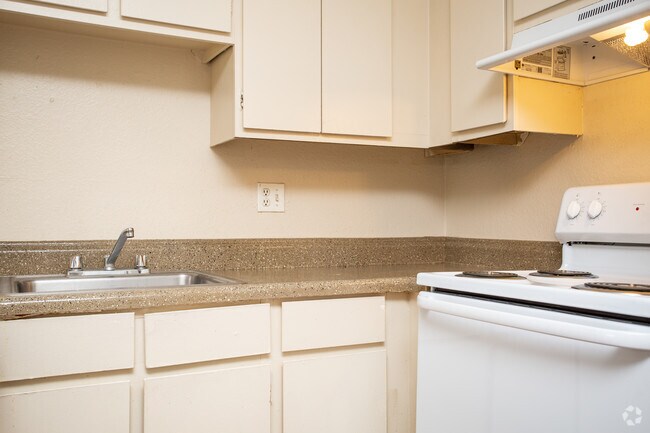 2BD/2BA - 1030 SF Kitchen