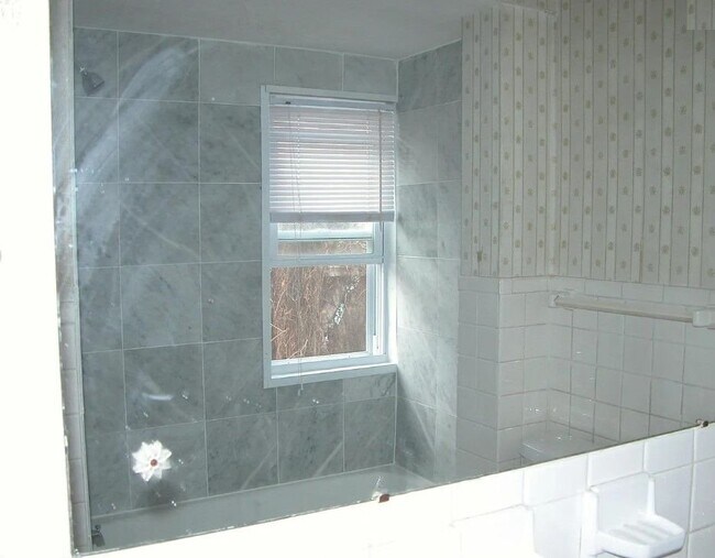 1260 W 67th St Unit 2