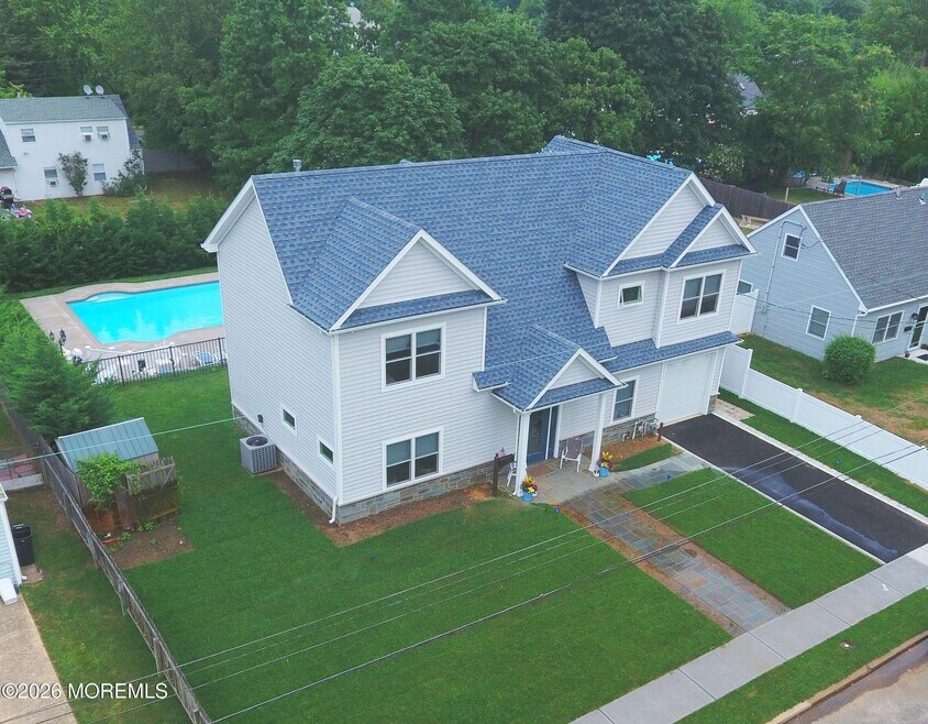 229 Lockwood Ave
