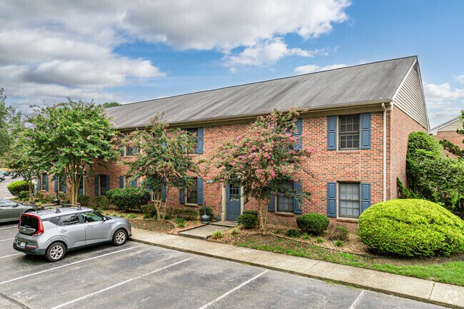 Colonial Point Apartments