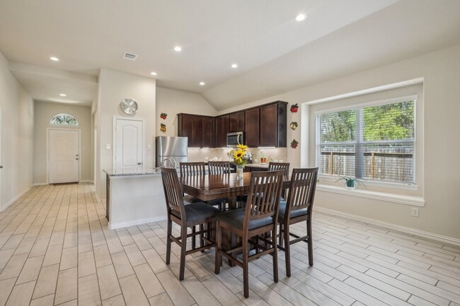 Photo - 18473 Railroad Ave