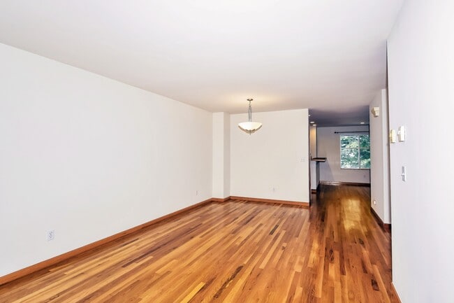 Photo - 3BR/3.5BA Craftsman Townhome w/ 2-Car Garage in Prime Seattle Location