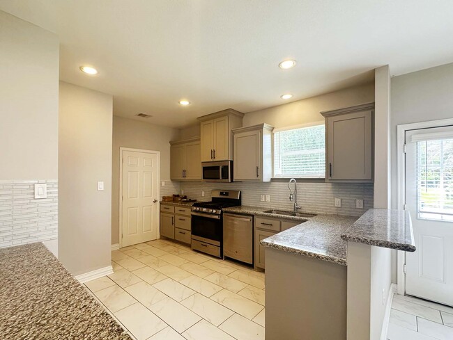 Building Photo - 7638 Bronze Trail Dr Rental