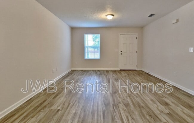 Photo - 704 E 56th St