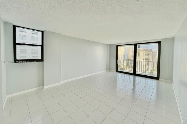 Photo - 290 174th St St Unit 2010