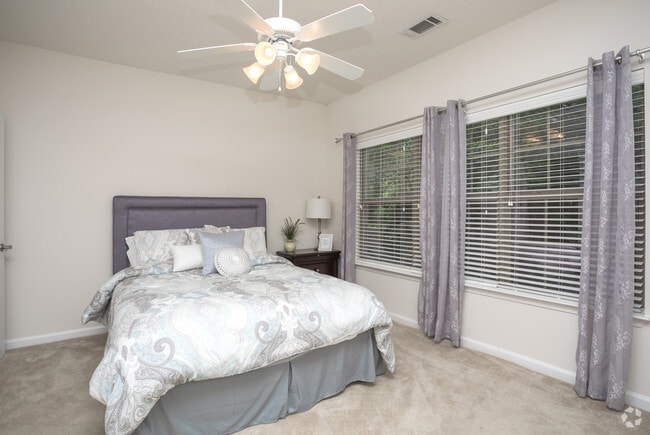 2BR, 2BA - 1,463 SF