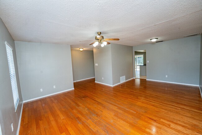 Photo - 150 Lady Susan Ct